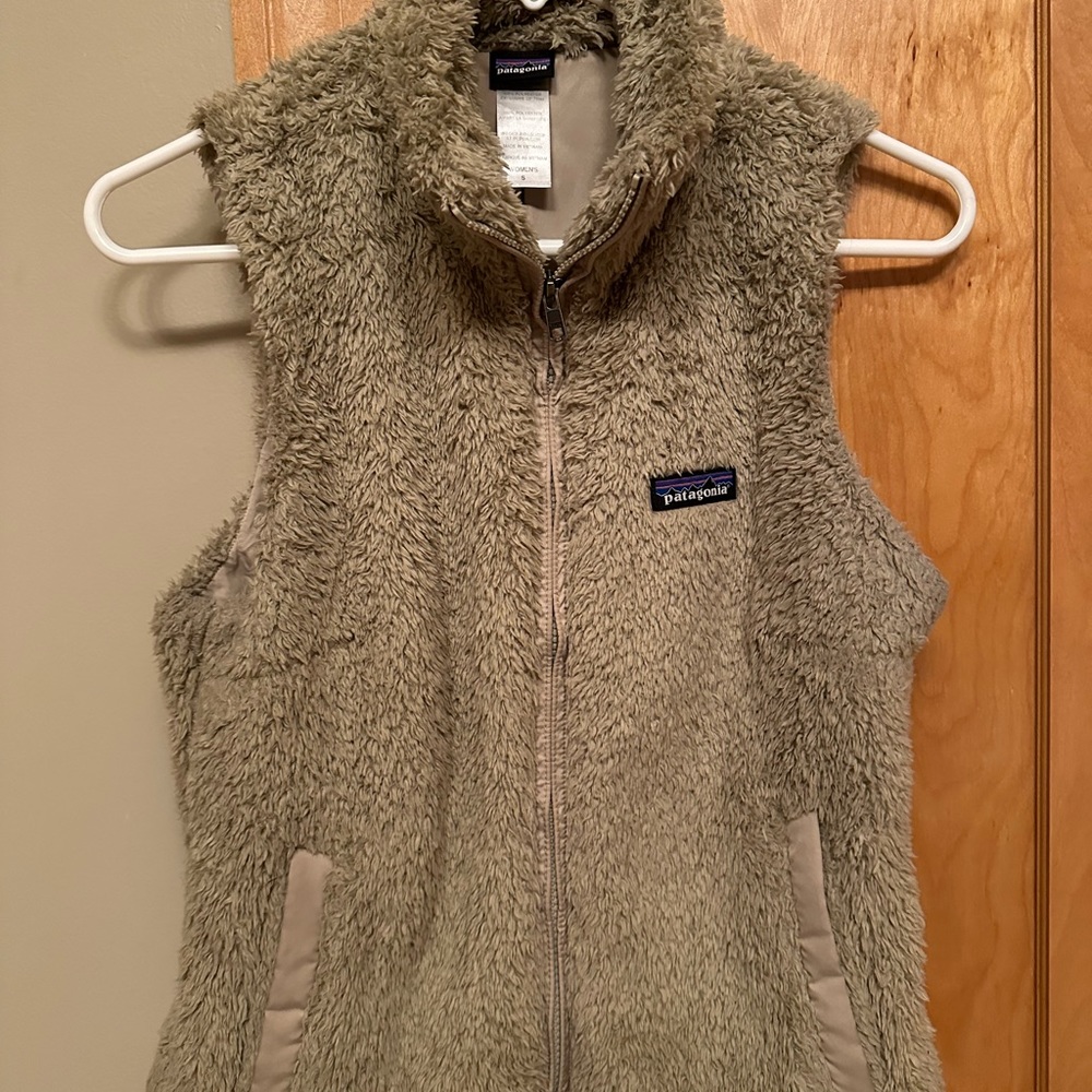 Size small women’s Patagonia vest. In good condition!